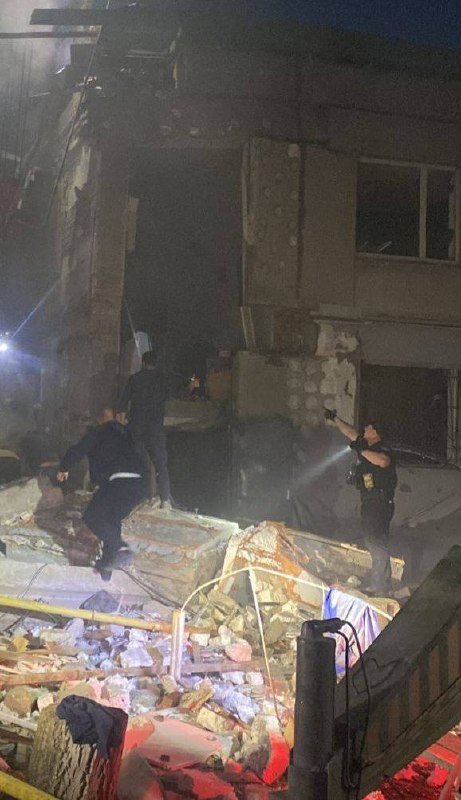 Новости Днепра про Лисак розповів подробиці вибуху у передмісті Дніпра: пошкоджений двоповерховий будинок, під завалами люди