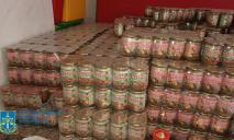 На Днепропетровщине сотрудники центра соцобслуживания «заработали» почти миллион гривен на мясных консервах