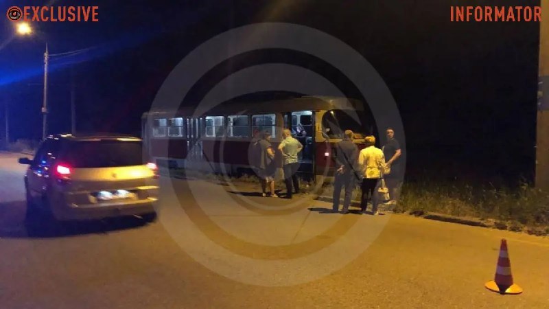 Новости Днепра про У Дніпрі на Любарського 45-річний чоловік потрапив під трамвай: він помер у лікарні