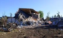 Ракетний удар по передмістю Дніпра: з-під завалів витягнули тіло 2-річної дитини