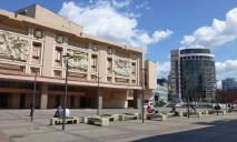 У центрі Дніпра біля театру сталася поножовщина: двох поранених госпіталізували