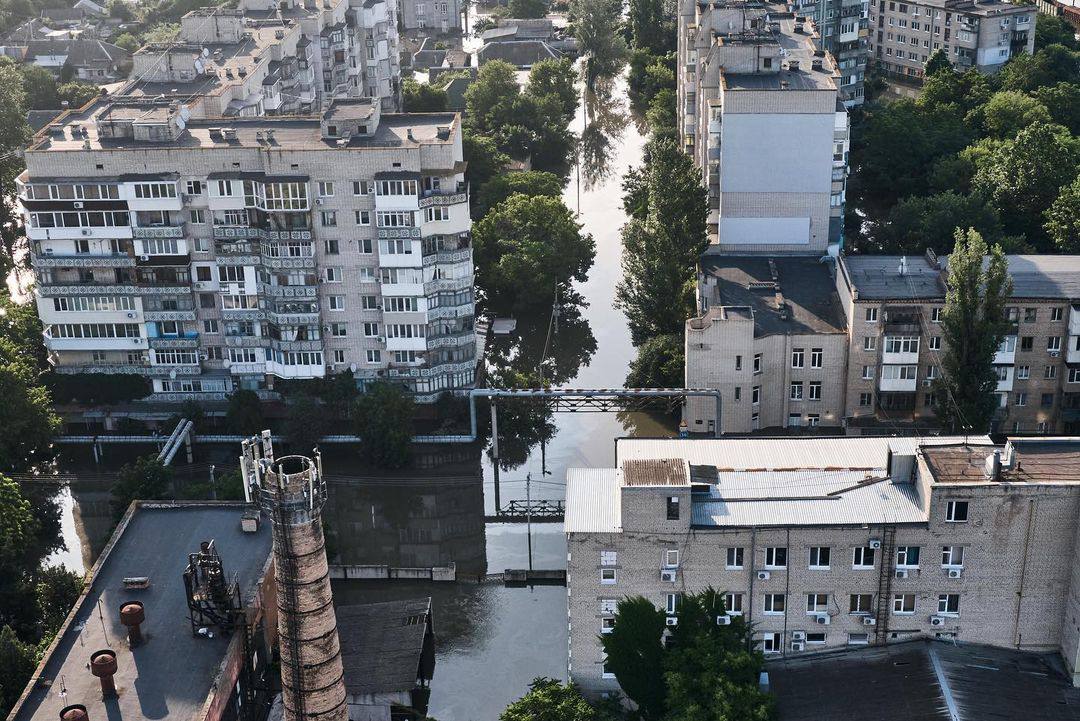 Новости Днепра про Вода доходить до 3-го поверху: у Херсоні через добу після підриву Каховської ГЕС затопило сотні будинків (ФОТО)