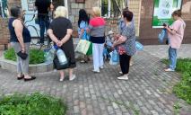 У Кривому Розі люди масово скуповують питну воду після новин про підрив Каховської ГЕС