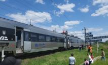 Люди чекають під палючим сонцем: біля П’ятихаток зламався потяг Київ – Дніпро