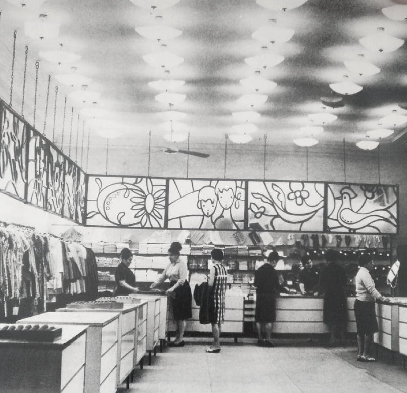 Новости Днепра про Продавці у чепчиках та фонтани посеред зали: як 50 років тому виглядали магазини Дніпра всередині (ФОТО)