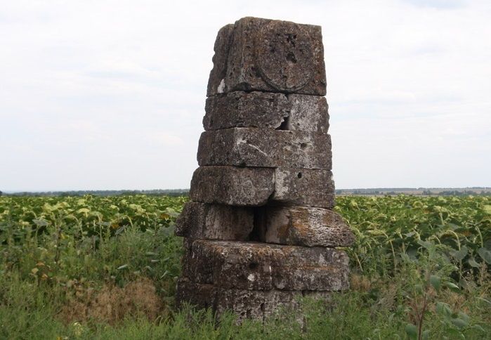 Новости Днепра про Залишилася груда каміння: на Дніпропетровщині вандали понівечили пам'ятку архітектури