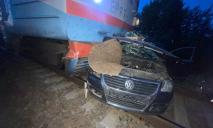 На Черниговщине автомобиль попал под поезд: погибли супруги с двумя детьми