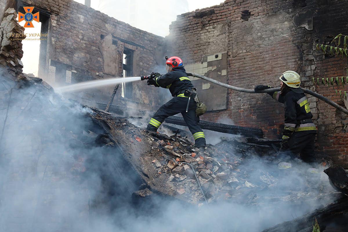Новости Днепра про Пожар в центре Днепра: комментарий спасателей и фото