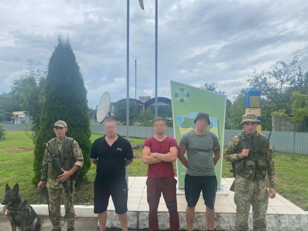 Новости Днепра про Пограничники задержали военнообязанных из Днепропетровщины, которые пытались сбежать заграницу