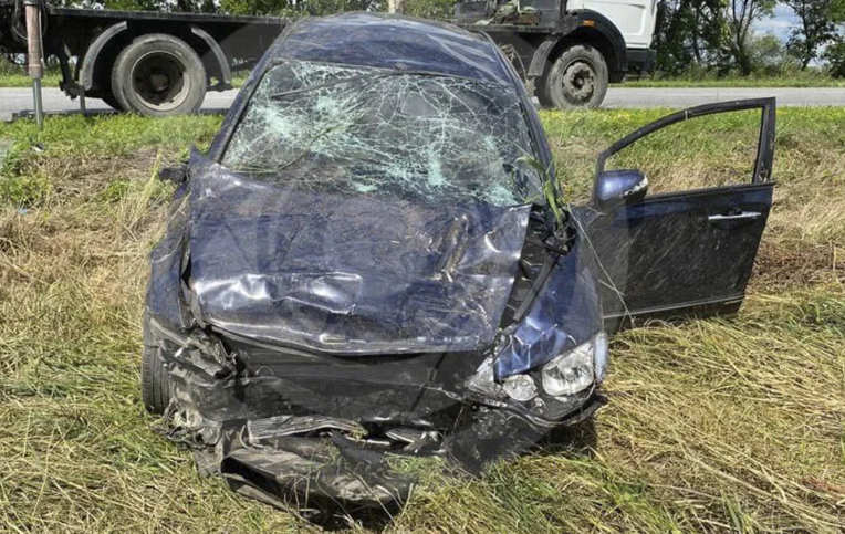 Новости Днепра про В Днепропетровской области на трассе Honda врезалась в припаркованный Volkswagen: есть пострадавшие
