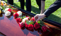 Какую помощь жители Днепра могут получить от государства на похороны родственников: куда обращаться