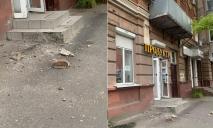 У Дніпрі на просп. Лесі Українки на тротуар упав шматок балкона (ФОТО)