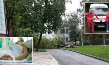 На Днепропетровщине во время урагана с дома сорвало крышу: пострадал дедушка