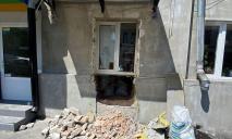 У центрі Дніпра власник кафе незаконно прорубав другі двері в будинку