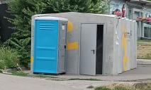 У Дніпрі клієнти наливайки паскудять в укритті, хоча біля нього є туалет