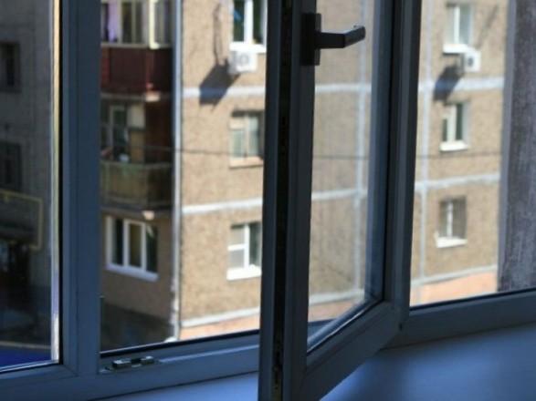 Новости Днепра про В Днепре на Слобожанском проспекте мужчина выпал из окна: что с ним