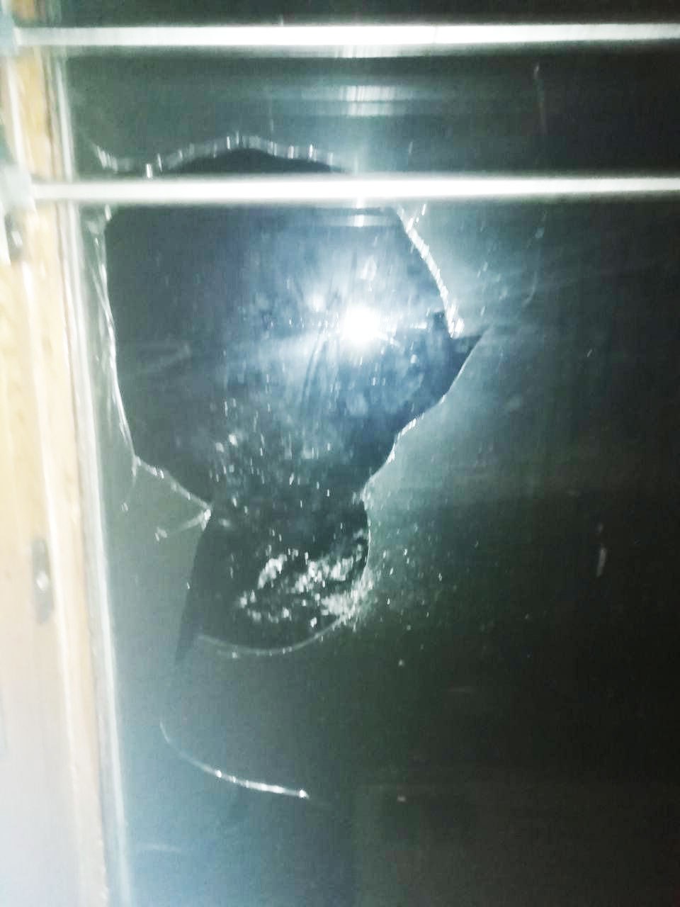 Новости Днепра про У Дніпрі підлітки задля розваги кидали каміння у потяг: розбили три вікна