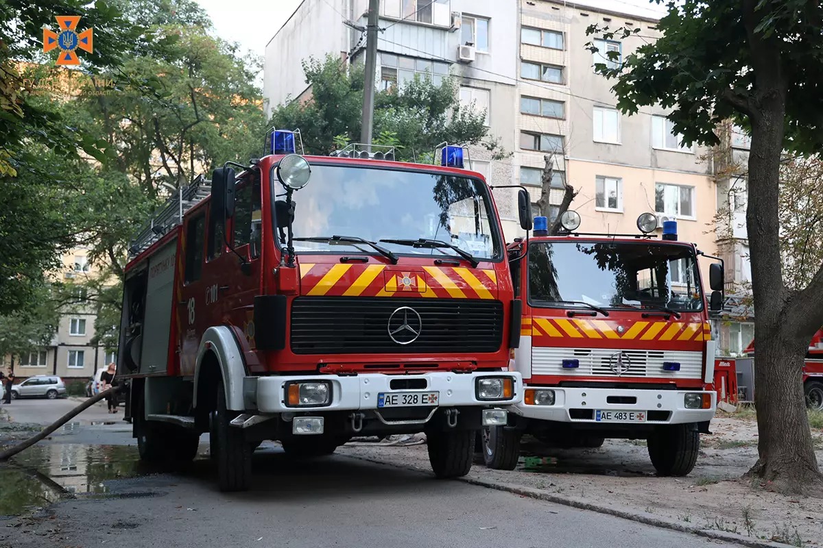 Новости Днепра про Пламя вырывалось из окон: в Днепре на Янтарной горела квартира в многоэтажке