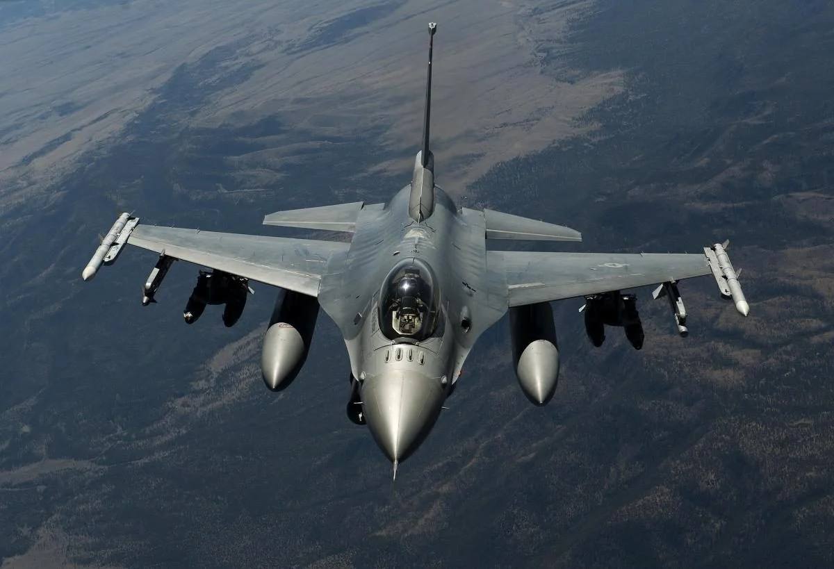 Новости Днепра про 42 літаки F-16 будуть надані Україні після тренування наших пілотів та інженерів, - Зеленський