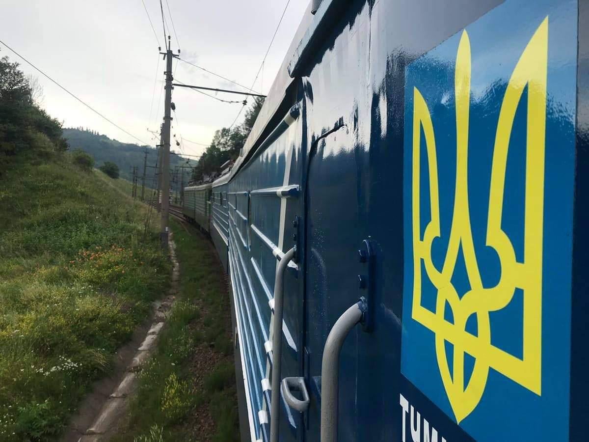 Новости Днепра про Укрзалізниця призначила додаткові потяги з Дніпра: куди їдуть та який графік руху