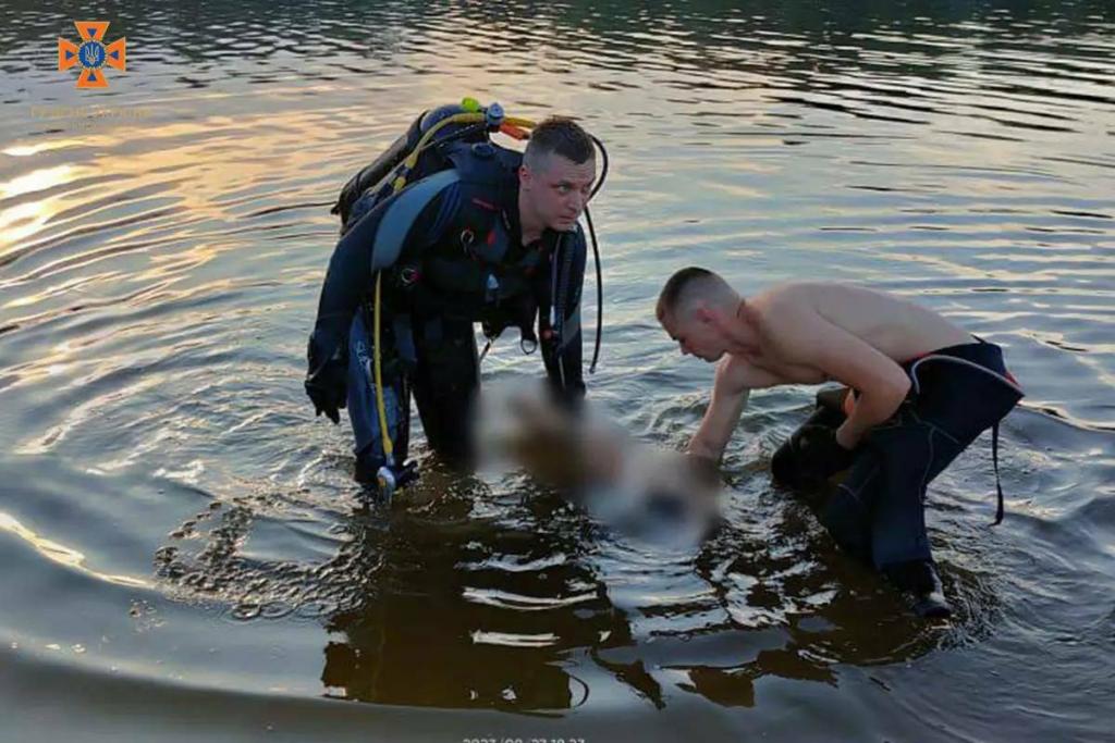 Новости Днепра про На пляже жилмассива Парус в Днепре из воды достали труп мужчины