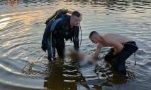 На пляже жилмассива Парус в Днепре из воды достали труп мужчины