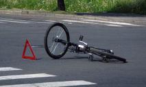 В Днепре на Электрической микроавтобус сбил 14-летнего парня на велосипеде: что с пострадавшим