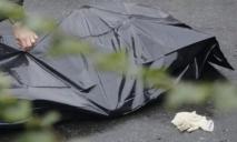 В центре Днепра в кустах нашли тело мужчины: что говорят в полиции