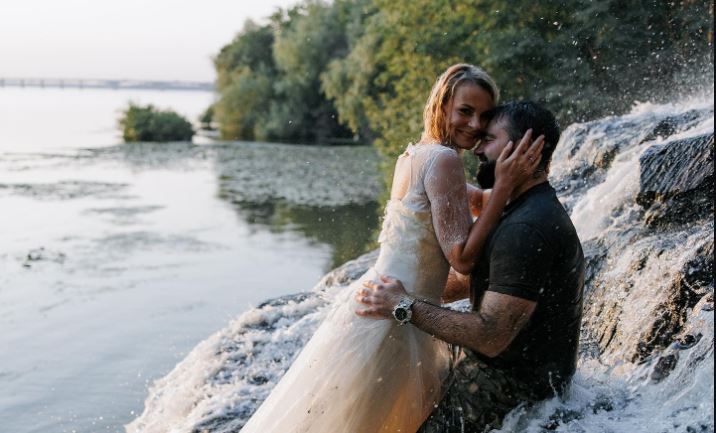 Новости Днепра про У Дніпрі пара одружилася у водоспаді