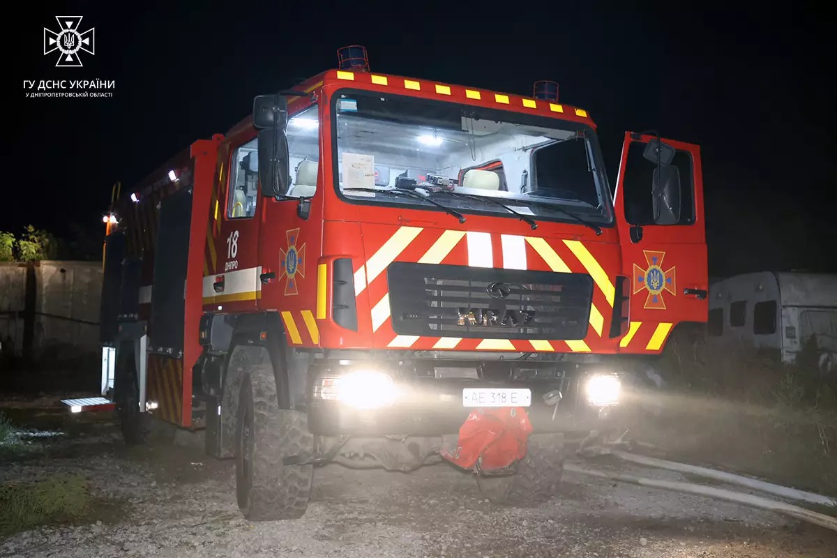 Новости Днепра про У Дніпровському районі сталася пожежа на підприємстві: вогонь охопив 100 кв. м (ВІДЕО)