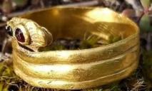 На Днепропетровщине нашли золотое кольцо в виде змеи эпохи Римской империи