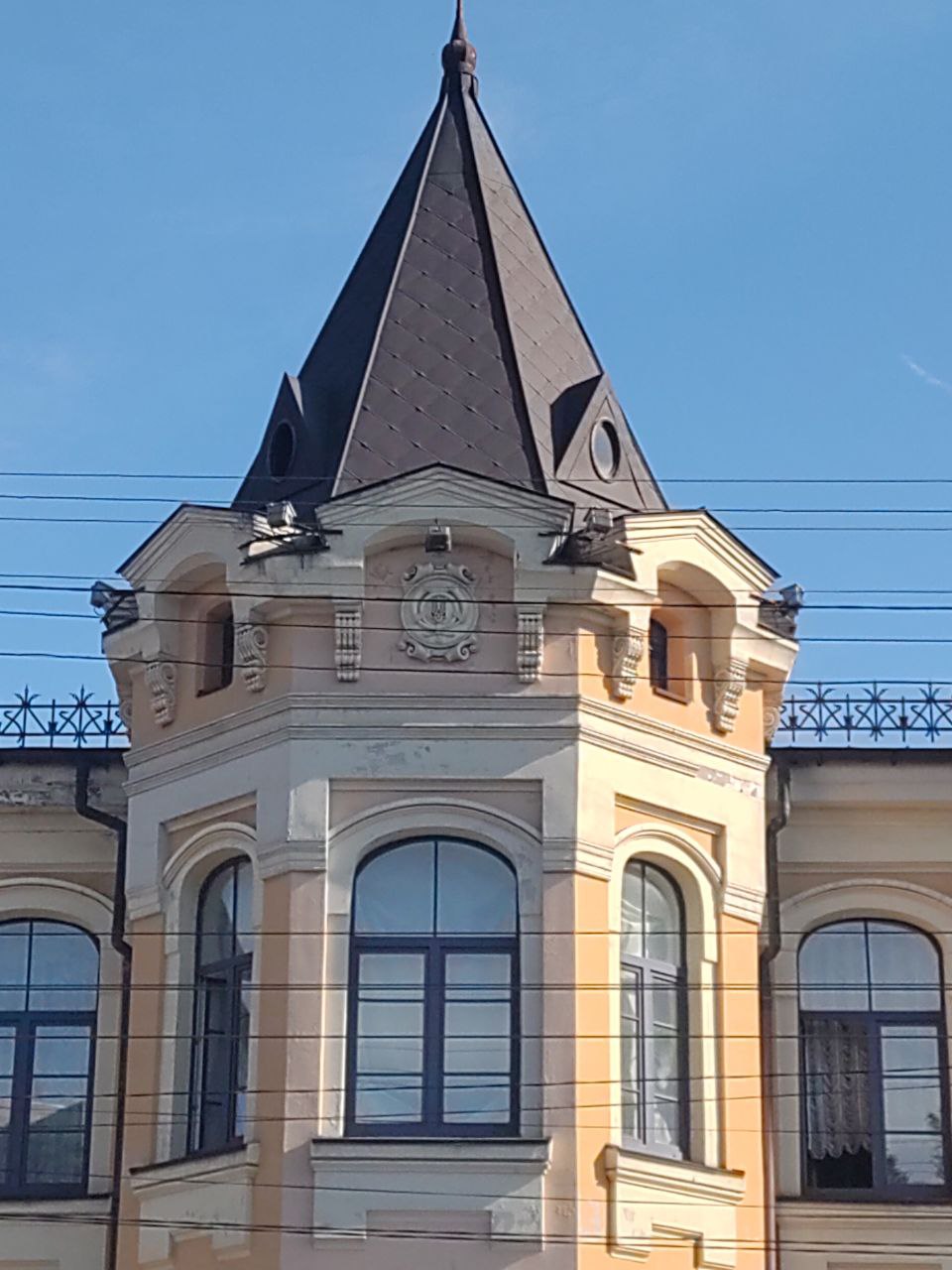 Новости Днепра про У центрі Дніпра стоїть будівля, яка ніколи не змінювала свого вигляду (ФОТО)