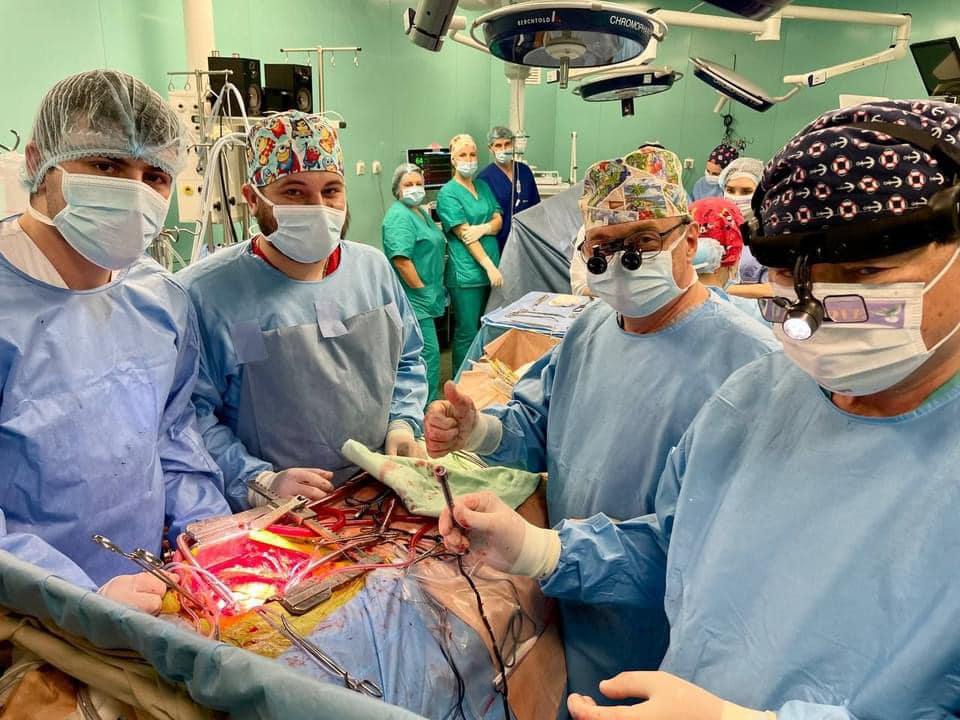 Новости Днепра про Українські хірурги врятували воїна, в серці якого застряг металевий уламок (ФОТО)