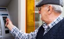 Пенсіонерам Дніпра, які понад пів року не знімають пенсію з картки, можуть припинити виплати