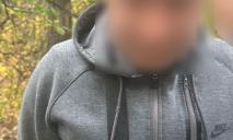 На Дніпропетровщині двоє зловмисників били чоловіка молотком та ногами заради телефона Redmi