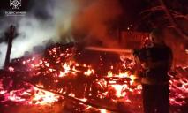 У Дніпровському районі сталася масштабна пожежа: гасили більше 3 годин