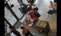 В Днепре мужчина украл чаевые в кофейни (ВИДЕО)