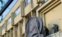 З фасаду Дніпровської академії музики демонтували барельєф Глінки: у чому причина
