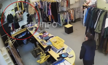 У Дніпрі п’яний чоловік намагався рознести магазин одягу: коментар поліції