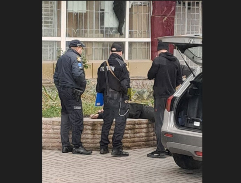 Новости Днепра про У Дніпрі в районі Березинського ринку знайшли мертвого чоловіка