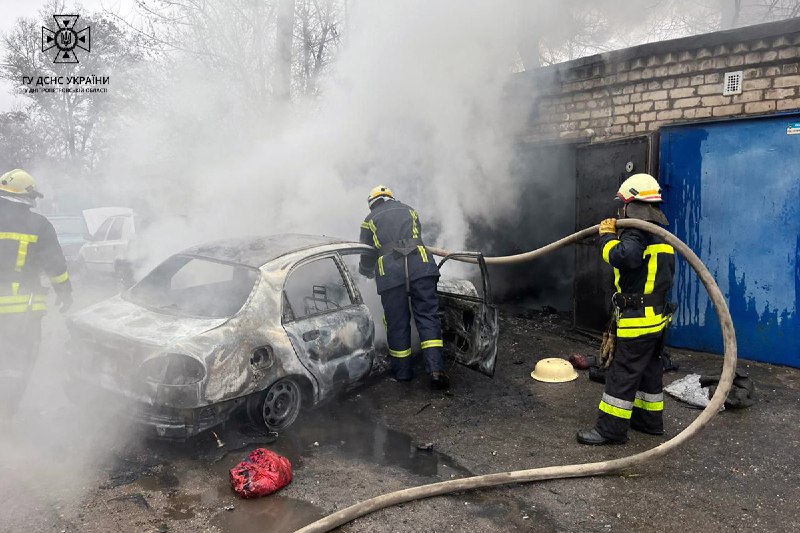 Новости Днепра про У Кам'янському горіли гараж та авто: постраждав чоловік