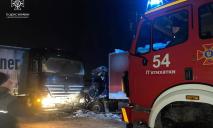 На Днепропетровщине на трассе столкнулись две фуры: погиб мужчина