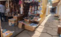 Как сейчас выглядит книжный рынок в Днепре: киоски-призраки и безлюдные ряды (ФОТО)