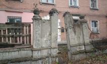 В Днепре демонтировали аварийные колонны, которые строили пленные немцы 77 лет назад