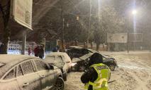 Через перший сніг у Дніпрі за добу сталося три десятки аварій: чи є постраждалі