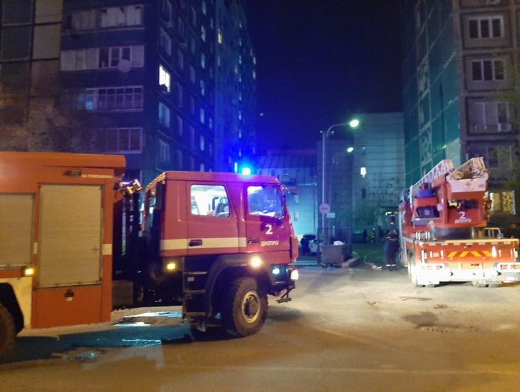 Новости Днепра про У Новокодацькому районі Дніпра вночі помітили багато рятувальників та пожежної техніки: що сталося