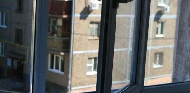 В Днепре 41-летняя женщина выпрыгнула с 5-го этажа: комментарий полиции