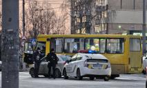 В Днепре на ж/м Сокол-2 маршрутка и легковушка не поделили дорогу
