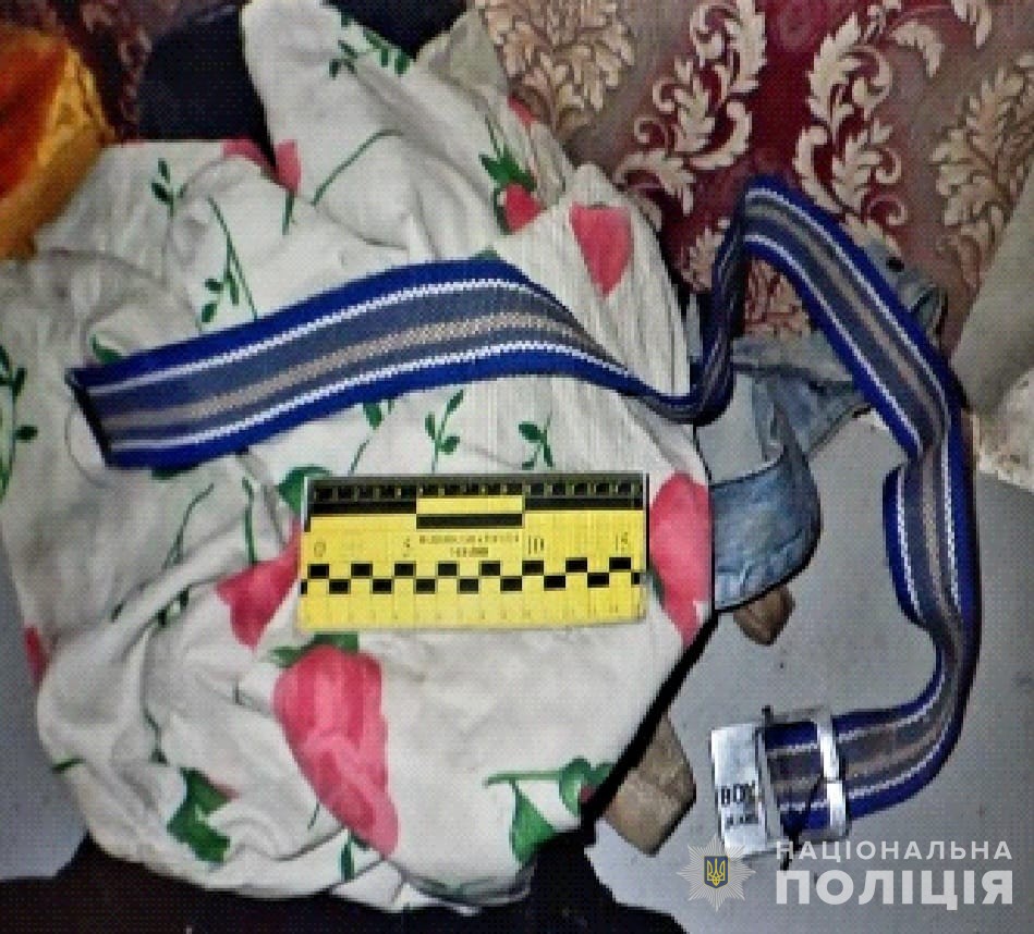 Новости Днепра про На Дніпропетровщині чоловіка підозрюють у тому, що він вбив свою дружину і майже тиждень жив з тілом загиблої у квартирі