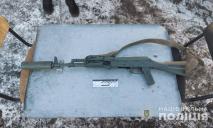 Автомат, набої та граната: на Дніпропетровщині у водія вилучили арсенал зброї